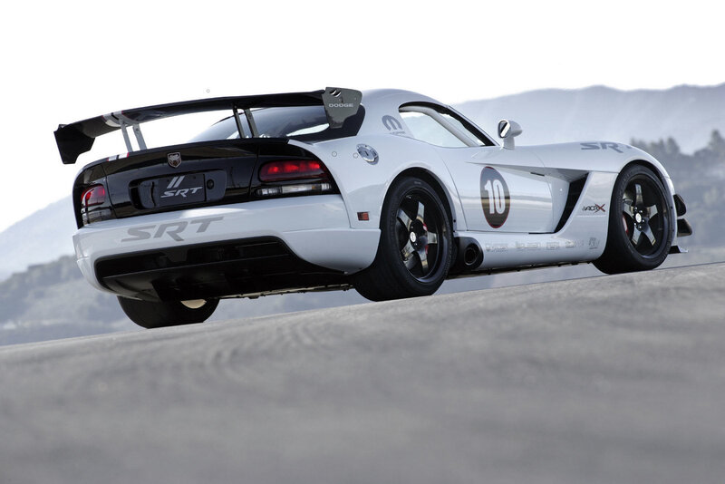 White Dodge Viper SRT race car