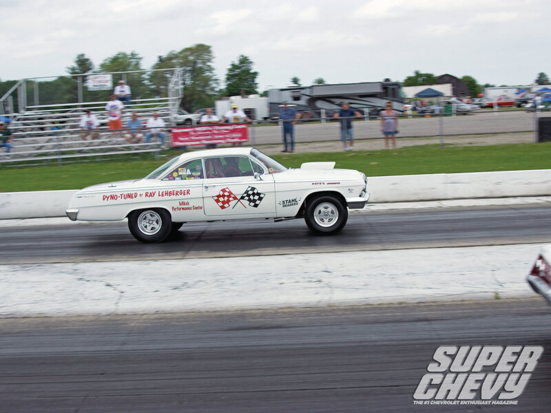 White Drag Racing Car — Dynamic