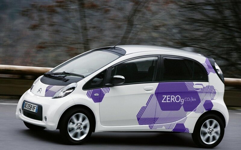 White Electric Car — Dynamic