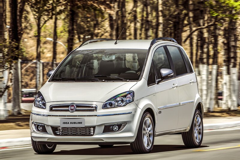 White Fiat Sublime Car