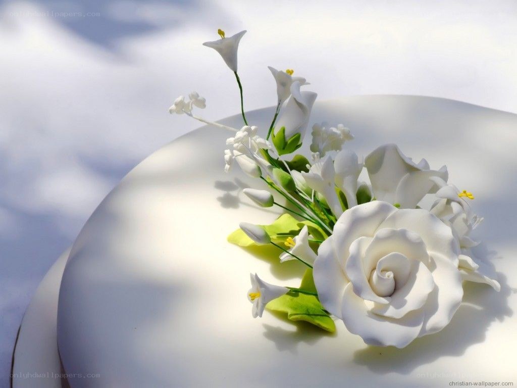 White floral cake decoration