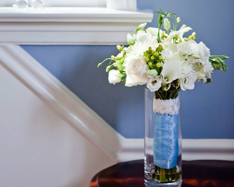 White Flower Bouquet — Blue