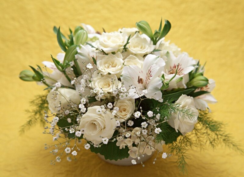 White Flower Bouquet — Yellow, Calm