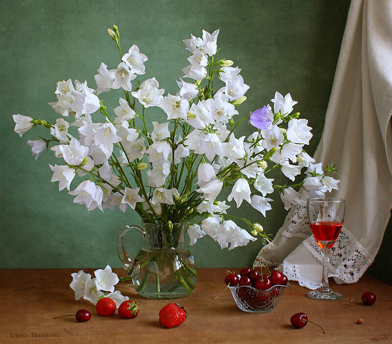 White Flowers and Fruit — Green