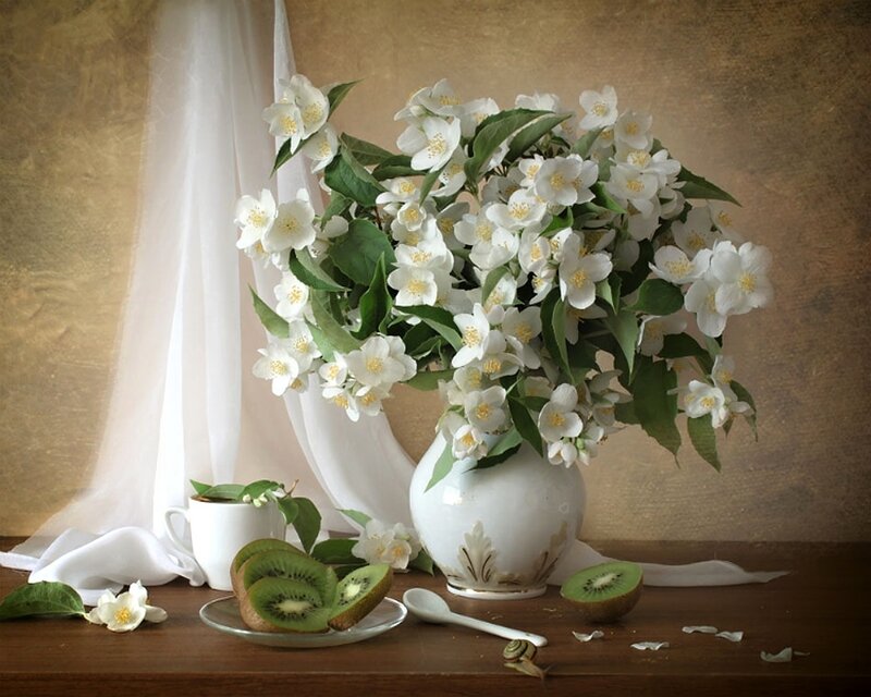 White Flowers and Kiwi Fruit