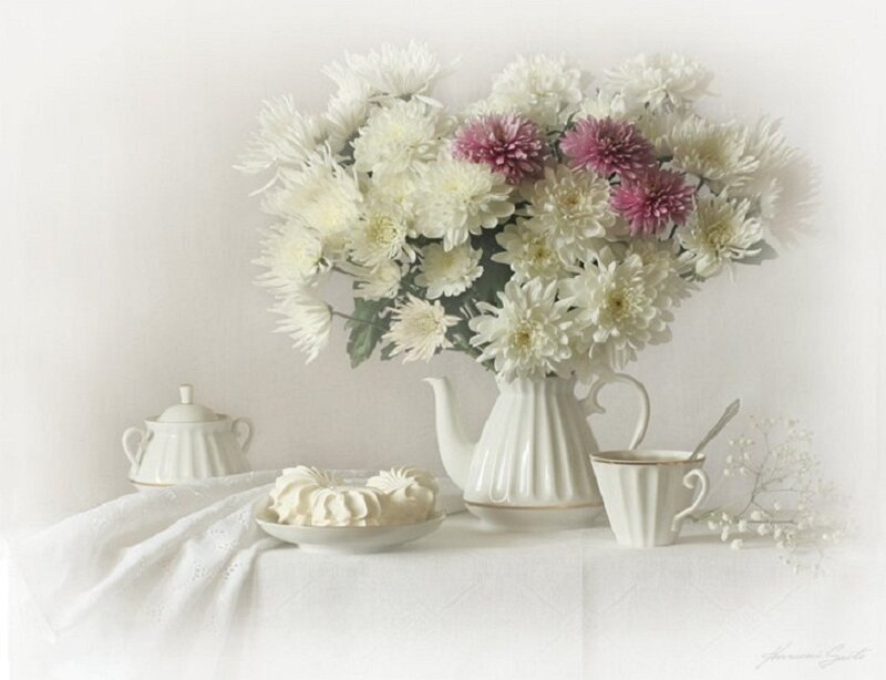 White flowers and tea set
