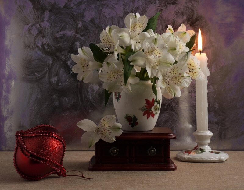White Flowers in Vase — Calm