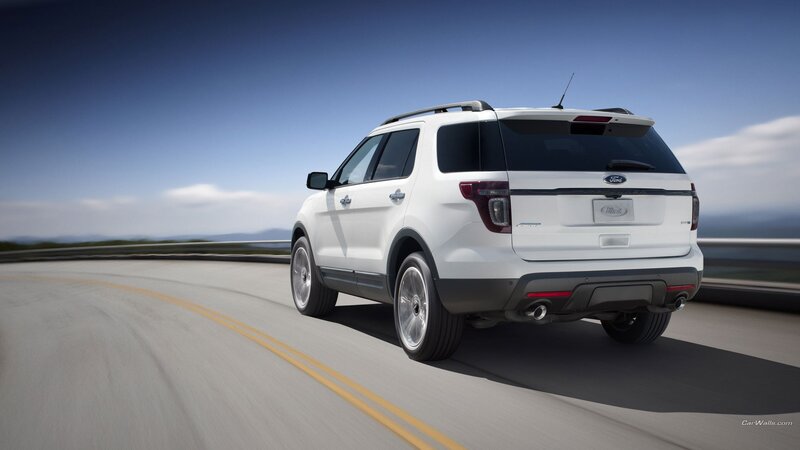 White Ford Explorer — Dynamic, Afternoon