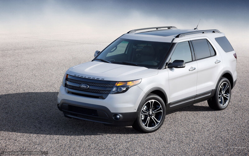 White Ford Explorer Suv — Dramatic, Photograph, Roof Rack