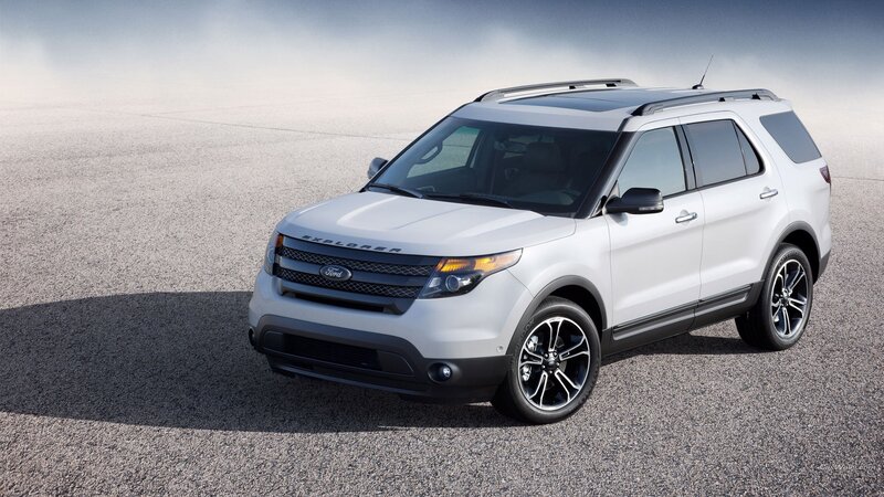 White Ford Explorer Suv — Dramatic, Photograph