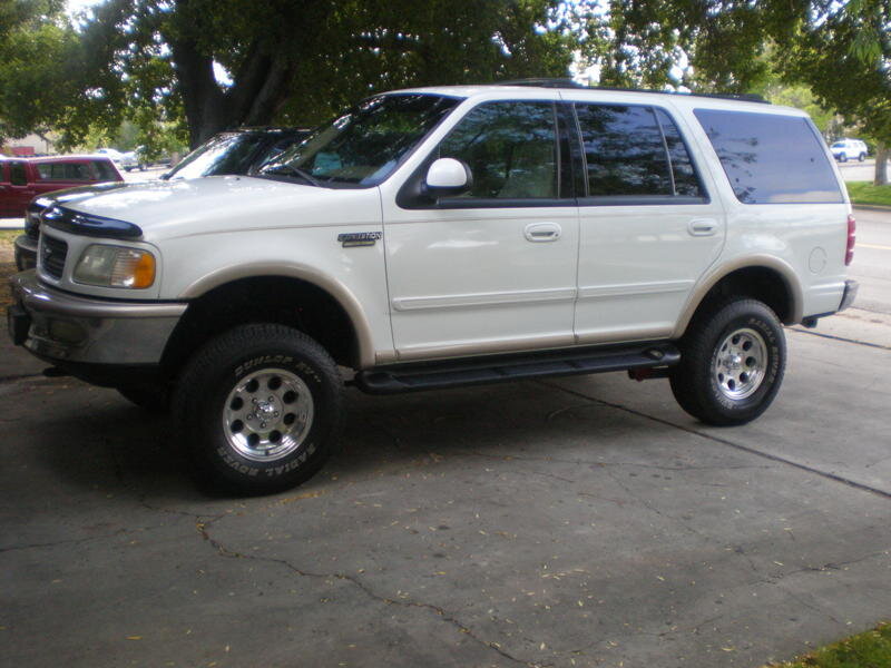 White Ford Explorer Suv — Neutral