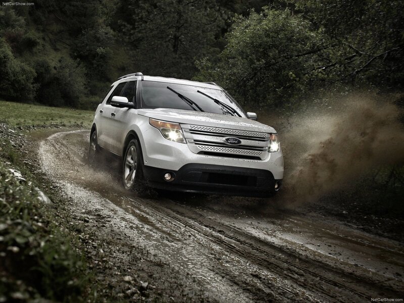 White Ford Explorer