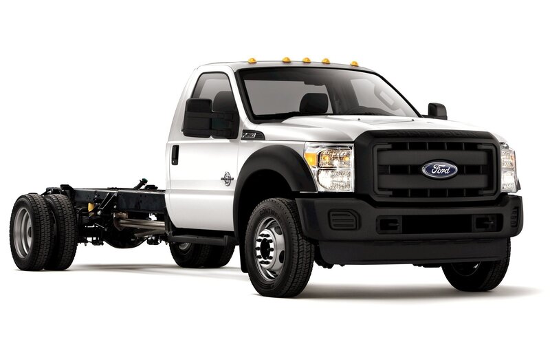 white ford f-550 truck