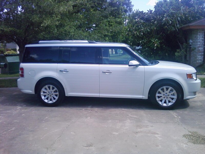 white ford flex suv