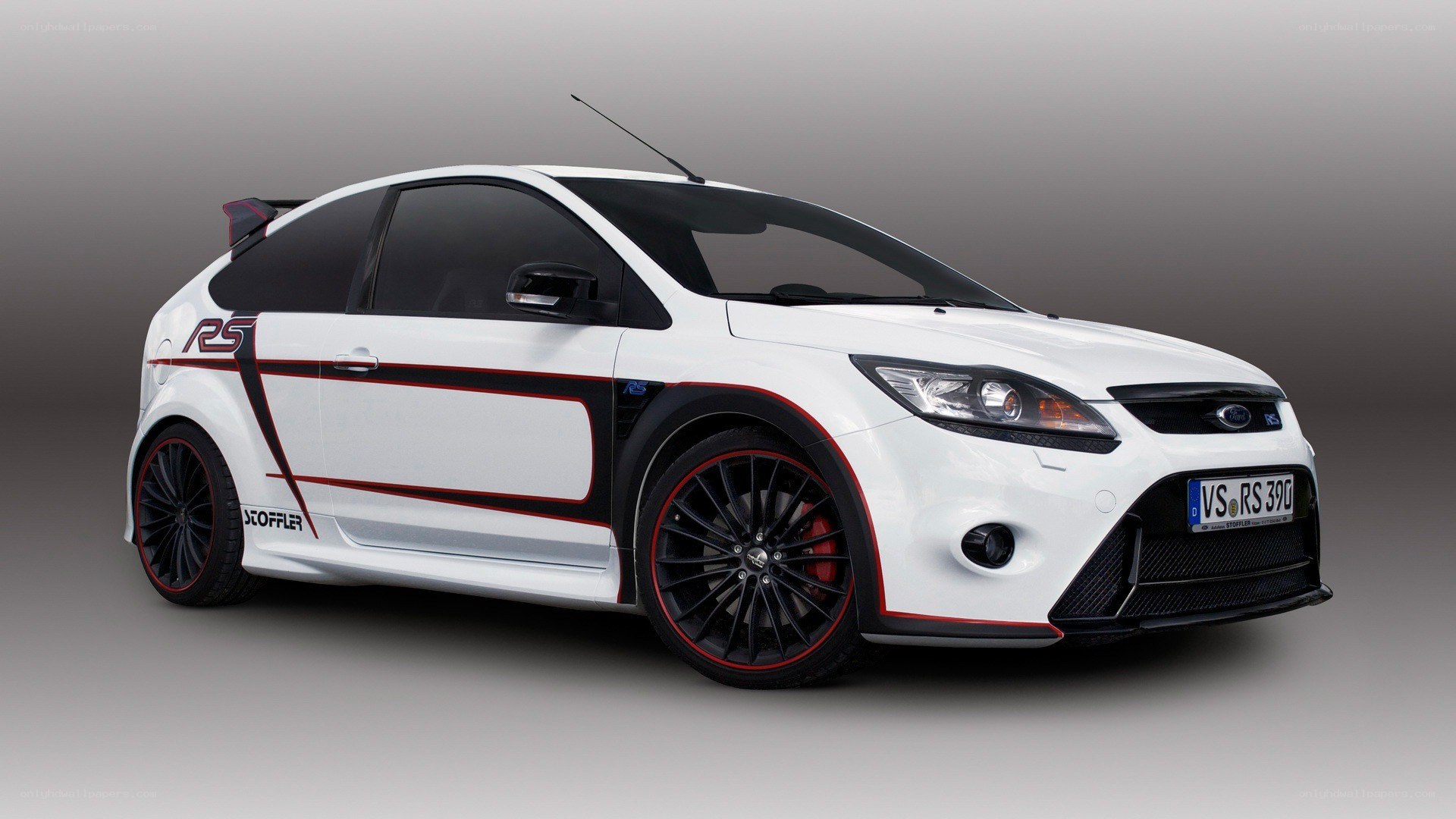 white ford focus rs car