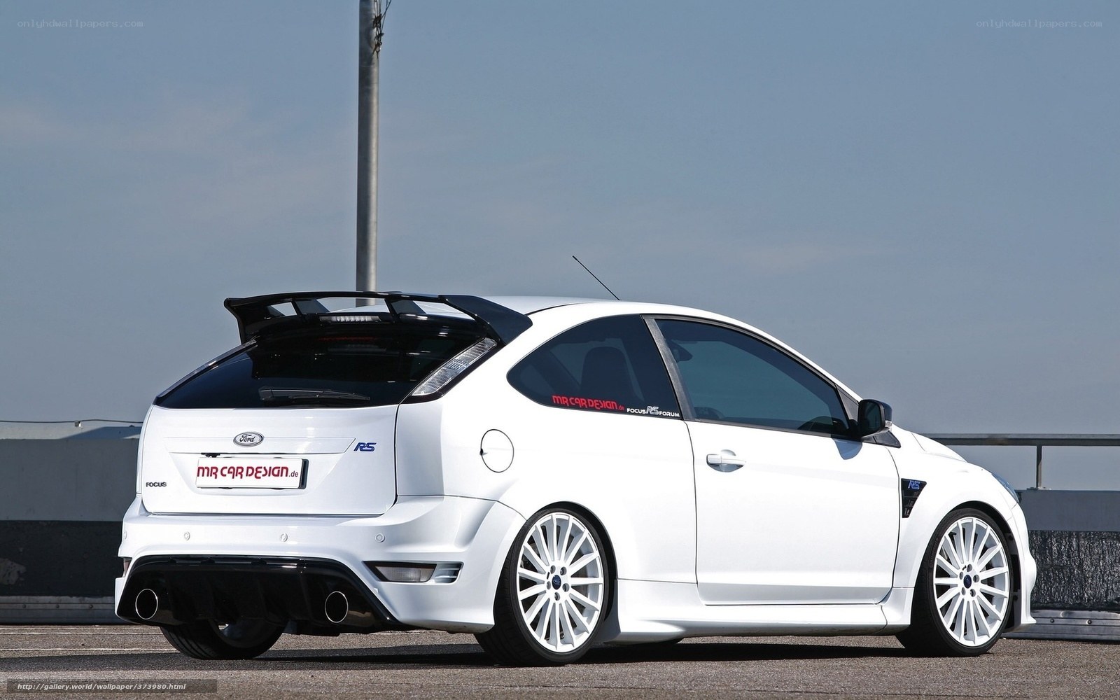 white ford focus rs car