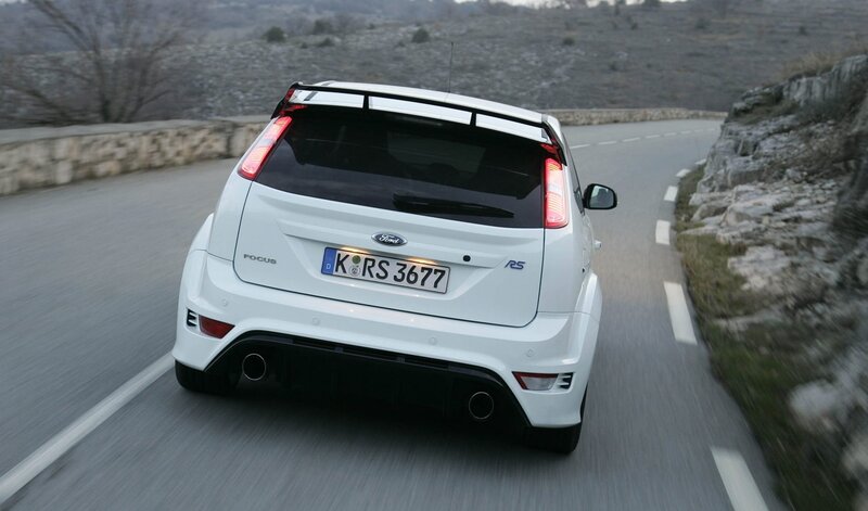 white ford focus rs driving