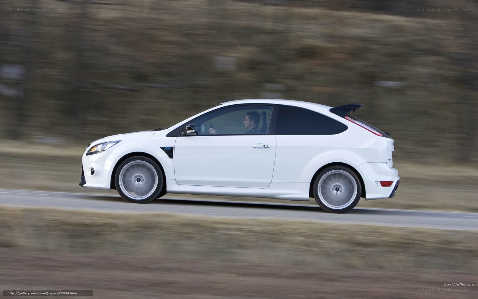 white ford focus rs in motion