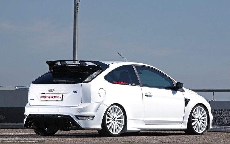 White Ford Focus RS — Neutral