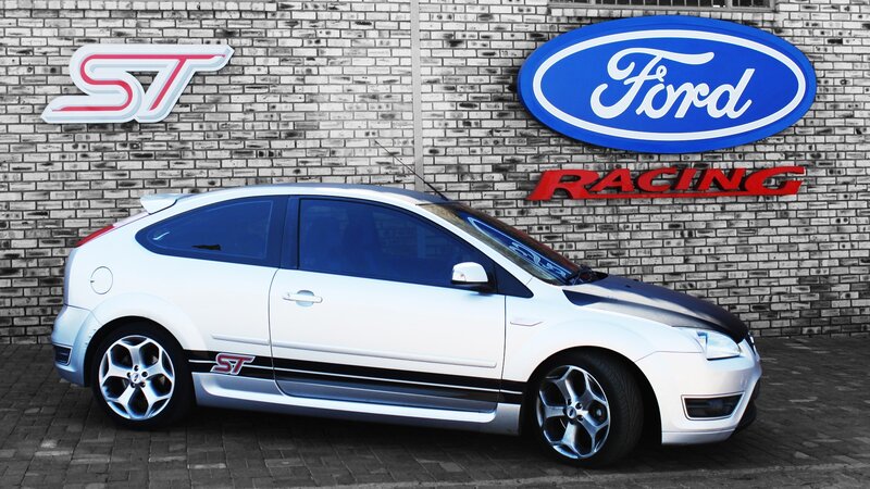 White Ford Focus ST — Neutral