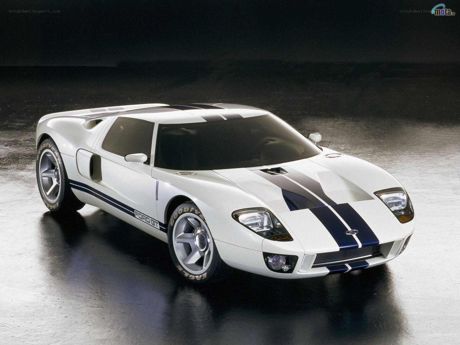 White Ford GT concept car