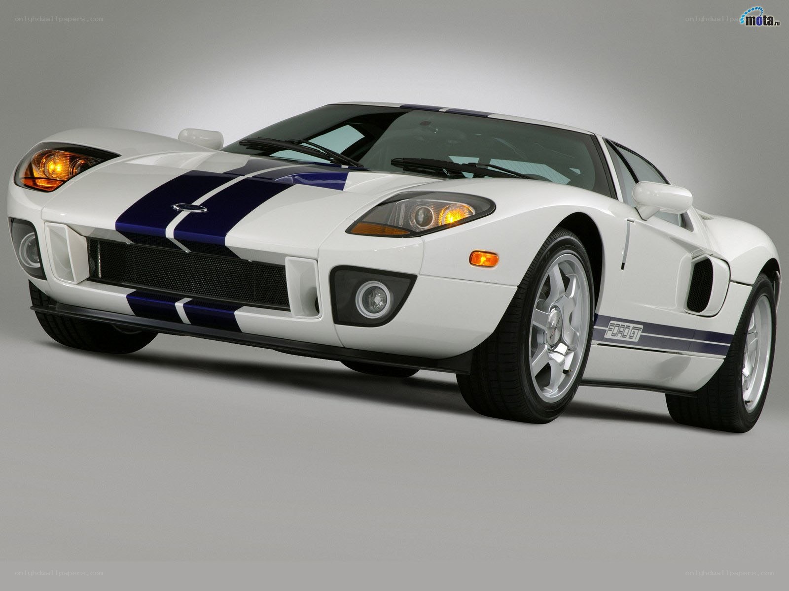 white ford gt with blue stripes
