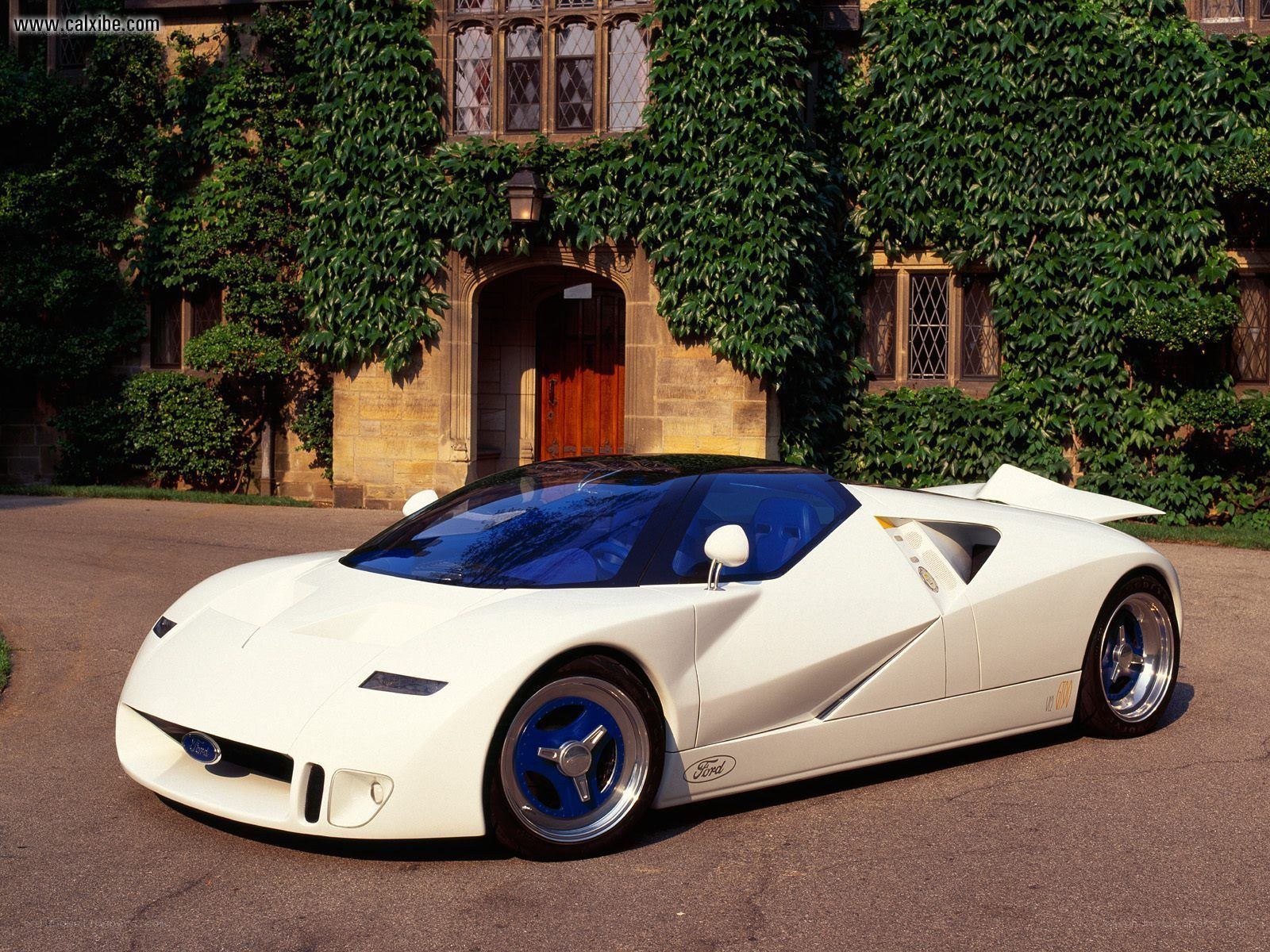 White Ford GT40 concept car