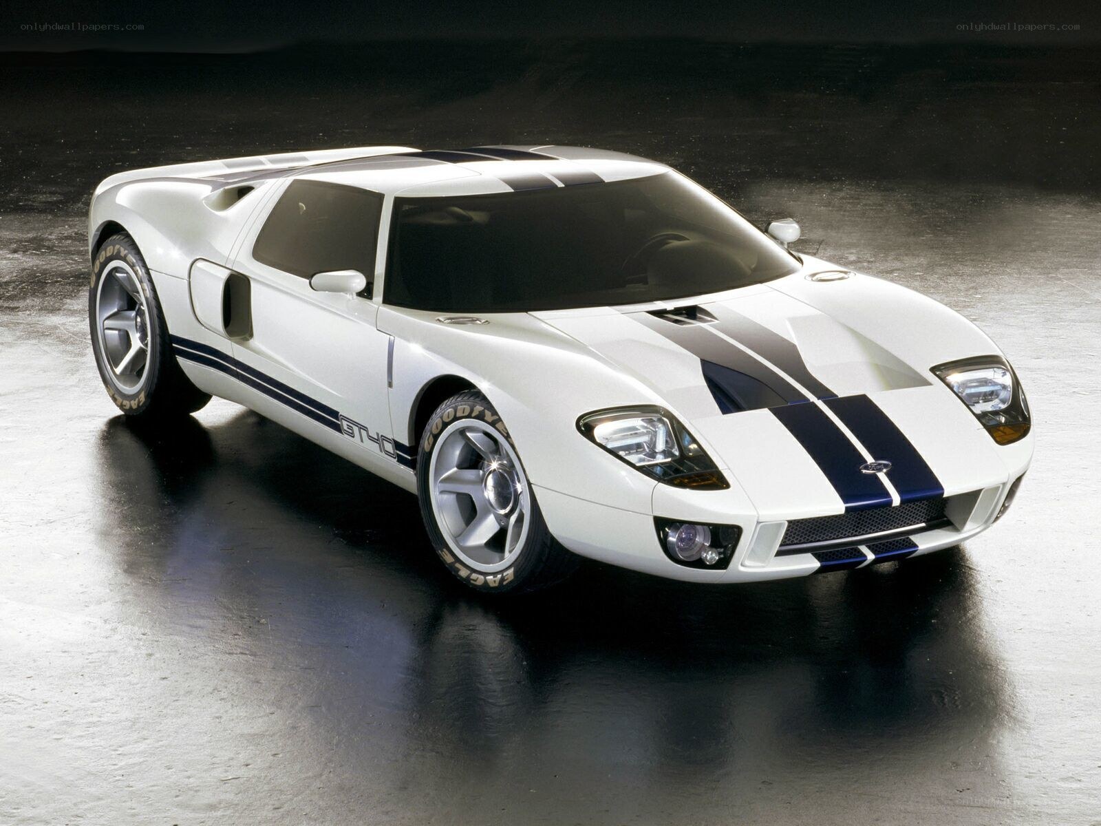 White Ford GT40 concept car