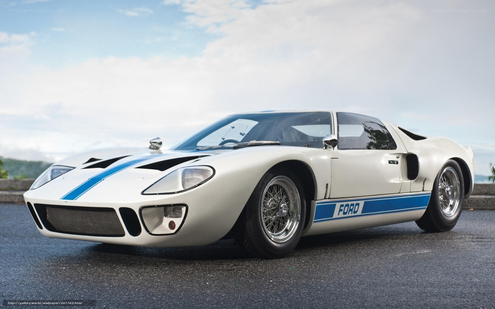 White Ford GT40 race car