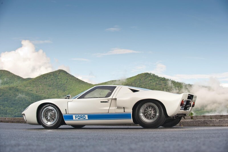 White Ford GT40 — Serene