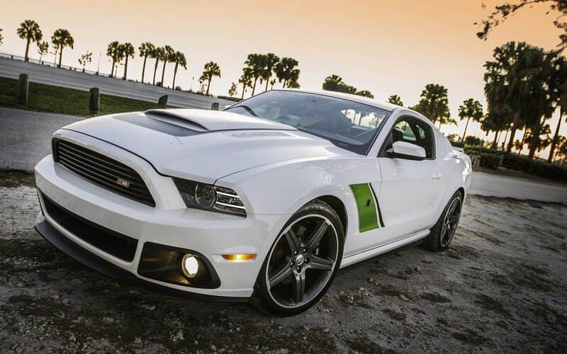 White Ford Mustang GT