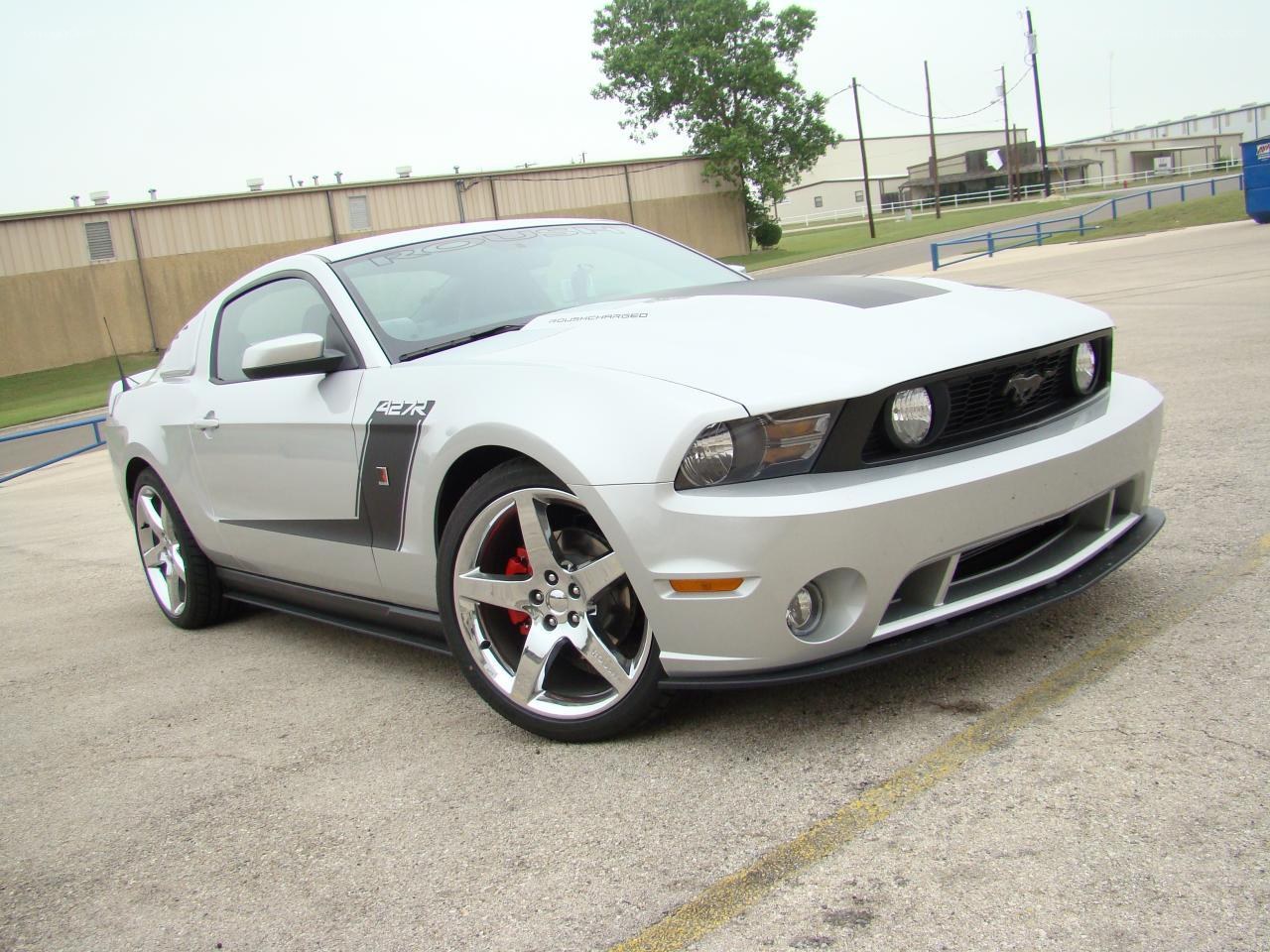 white ford mustang gt