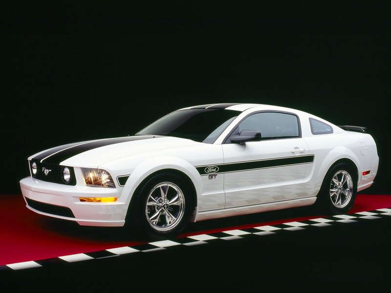 White Ford Mustang GT