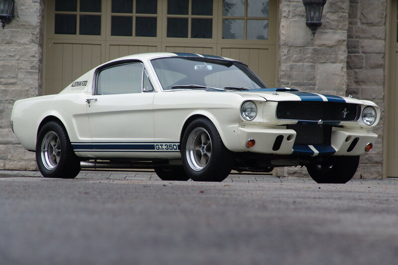 White Ford Mustang GT350