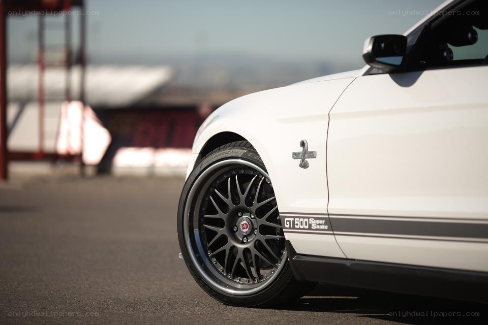White Ford Mustang GT500