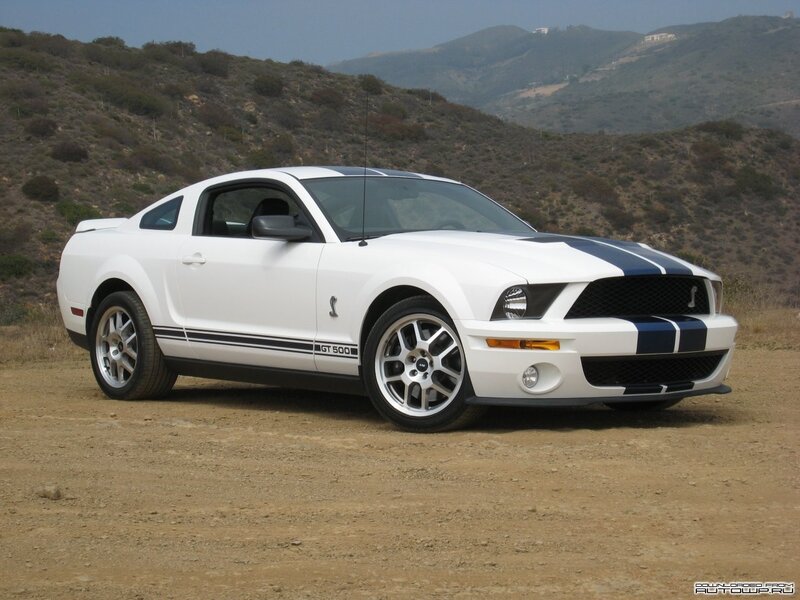 White Ford Mustang GT500 — Outdoor