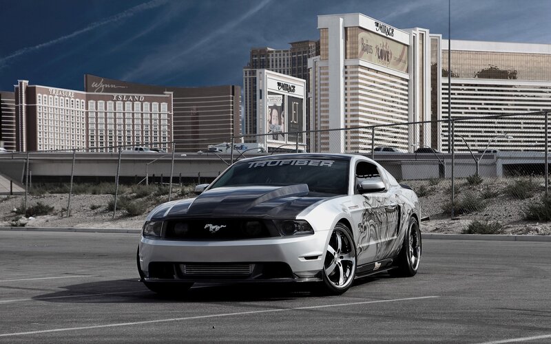 White Ford Mustang in Las Vegas
