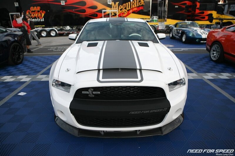 White Ford Mustang Shelby GT500
