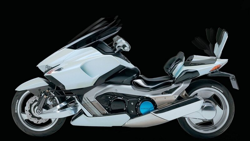 White Futuristic Motorcycle — Dramatic, 3d Render, Windshield