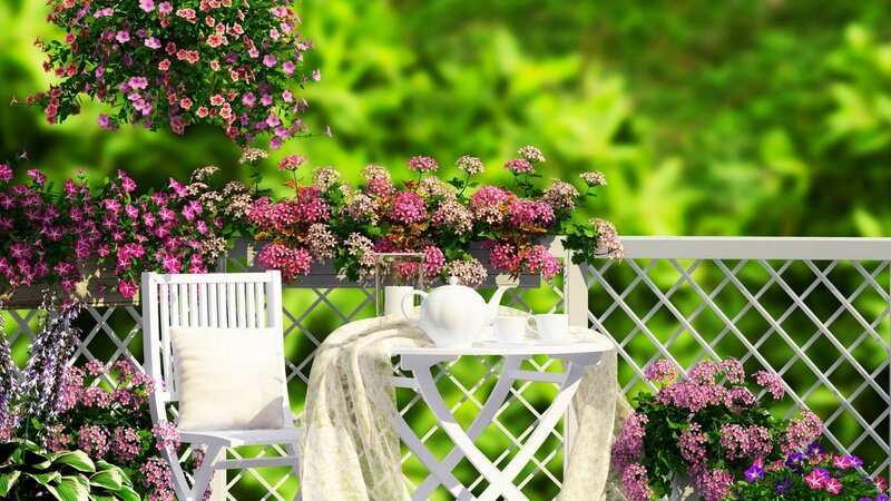 White Garden Table and Chair