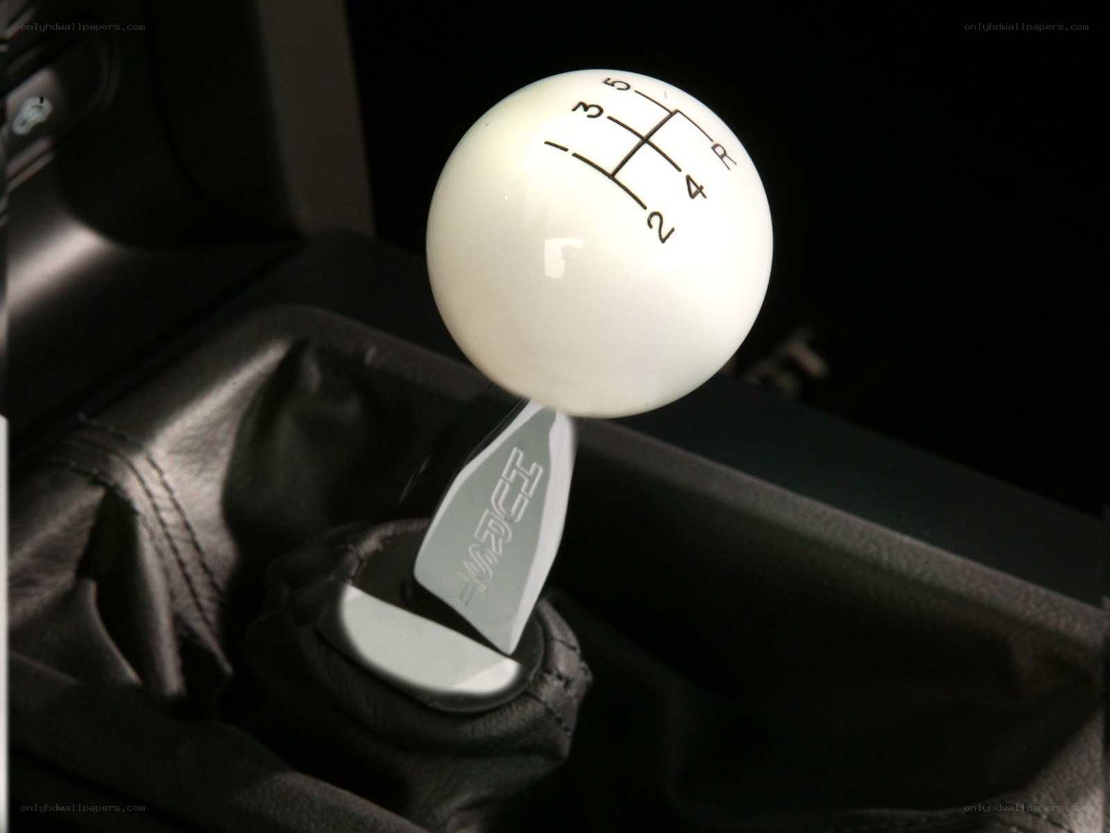 white gear shift knob