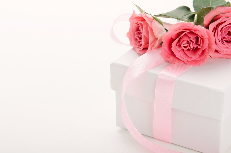 White Gift Box with Roses — Calm