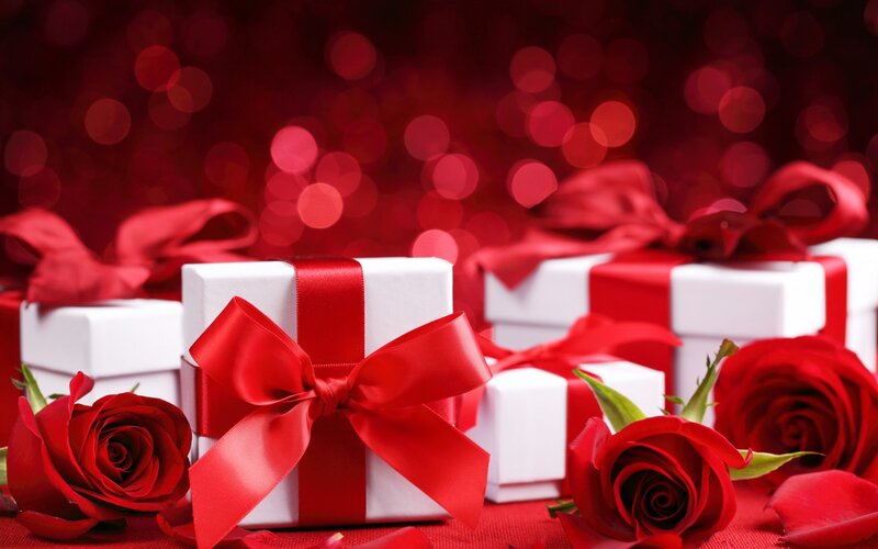 White Gift Boxes with Roses — Red