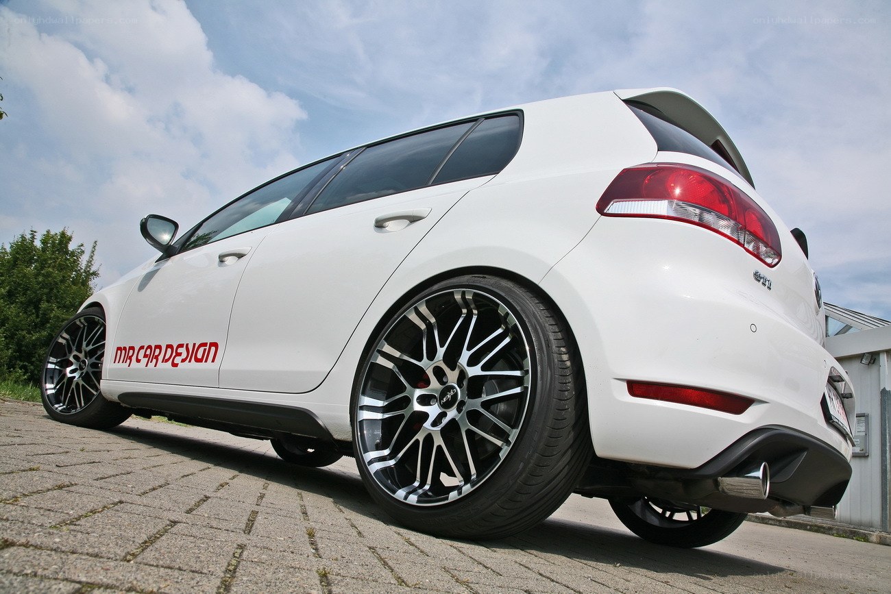 white golf with custom wheels