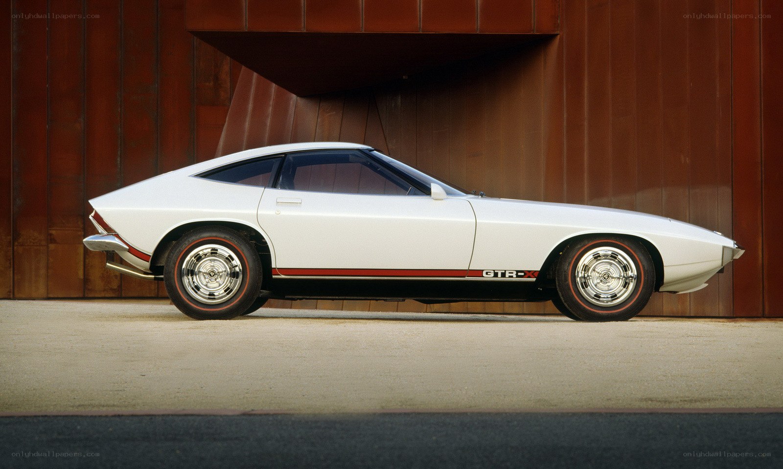 White GTR-X concept car