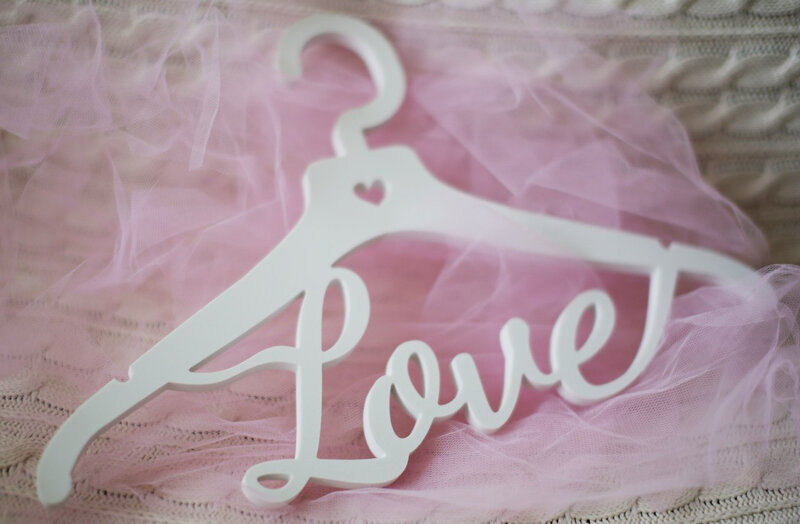 White Hanger with Love Text — Soft