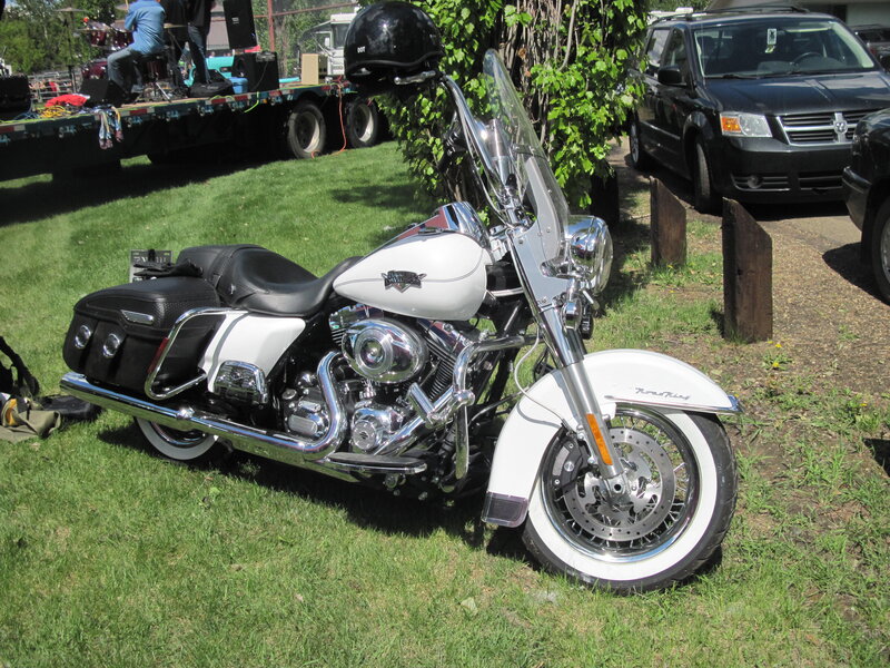 White Harley-davidson Motorcycle — Calm, Afternoon