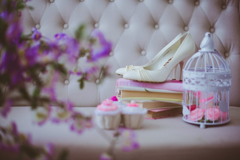 White High-heeled Shoe — Pink