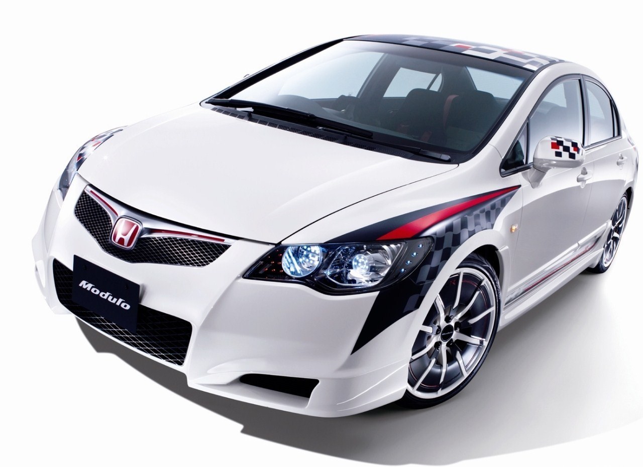 White Honda Civic Modulo