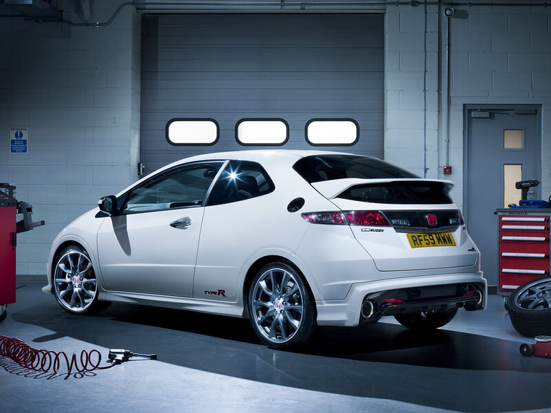 White Honda Civic Type R — Dramatic